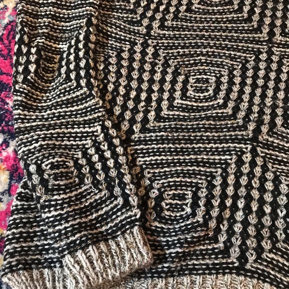 Adorable Knit Sweater - Picture 3 of 4